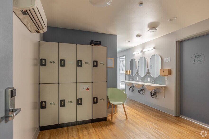 More Photos Of 1616 E Burnside St, Portland Hotel For Sale