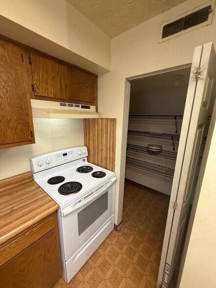 More Photos Of 77 Quail Holw, Inez Apartments For Sale