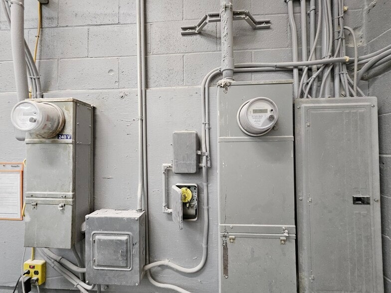 More Photos Of 1401 S Alameda St, Compton Warehouse For Sale