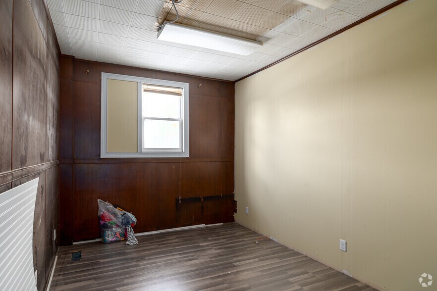 More Photos Of 400 Cherry Ave SE, Canton Manufacturing For Lease