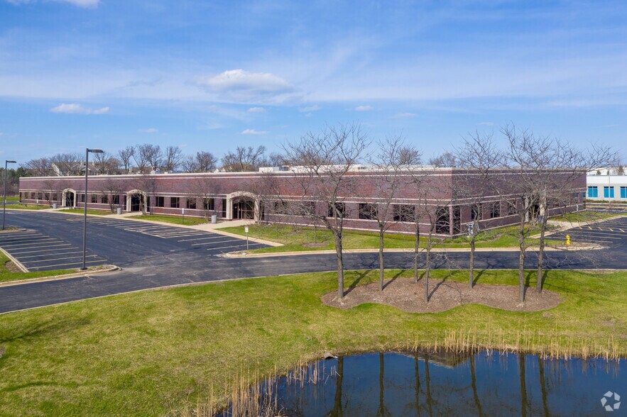 More Photos Of 1501-1531 S White Oak Dr, Waukegan Flex For Lease