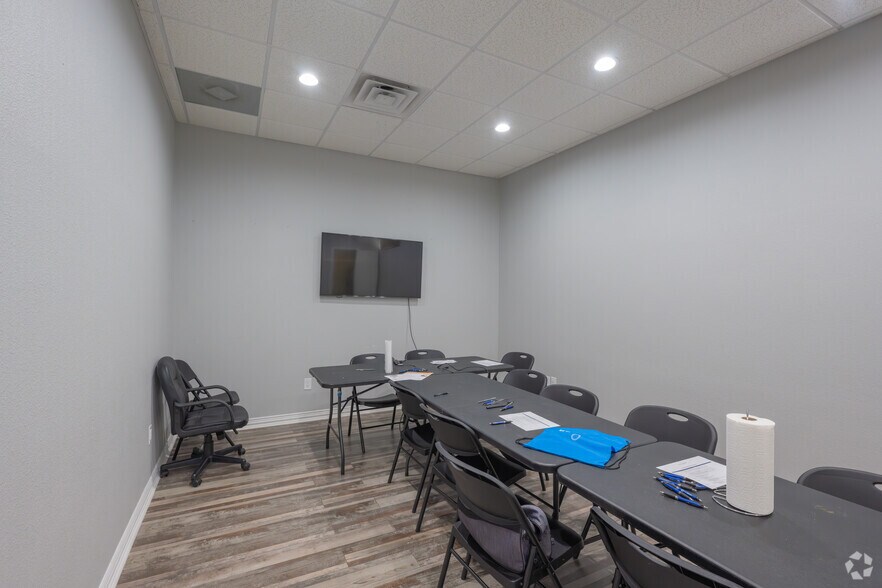More Photos Of 2910 Edith Ln, Haltom City Light Manufacturing For Sale