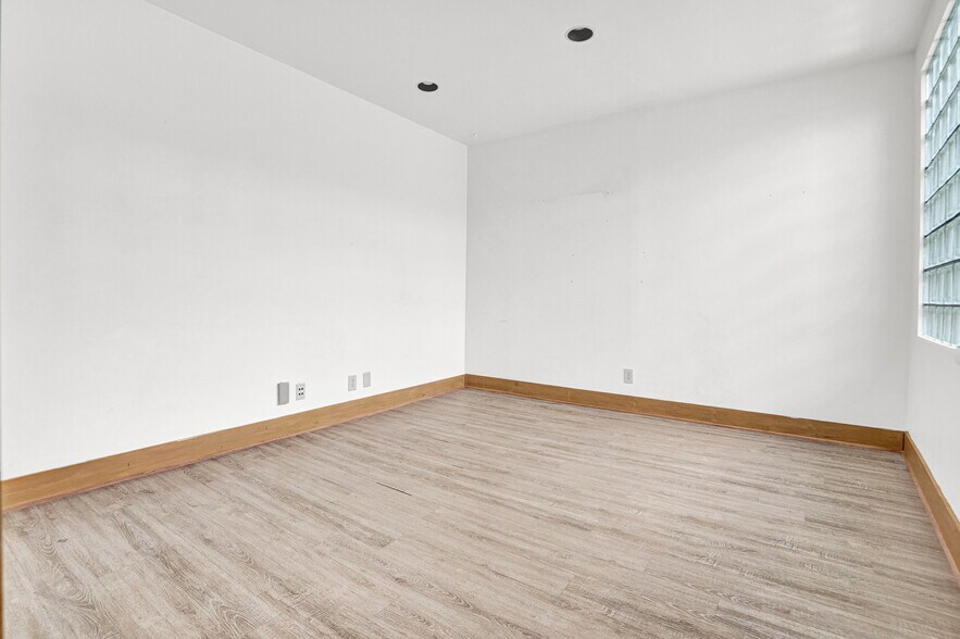 More Photos Of 349 W Main St, Durham Office For Lease