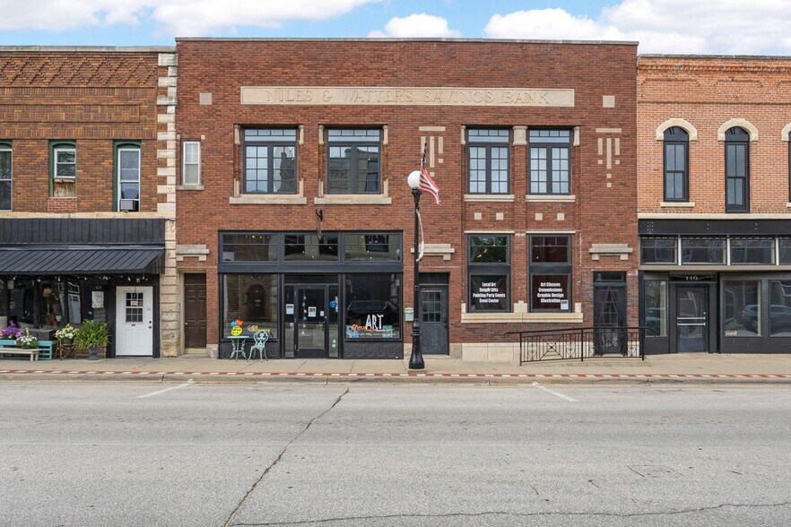 Primary Photo Of 106 E Main St, Anamosa Restaurant For Lease