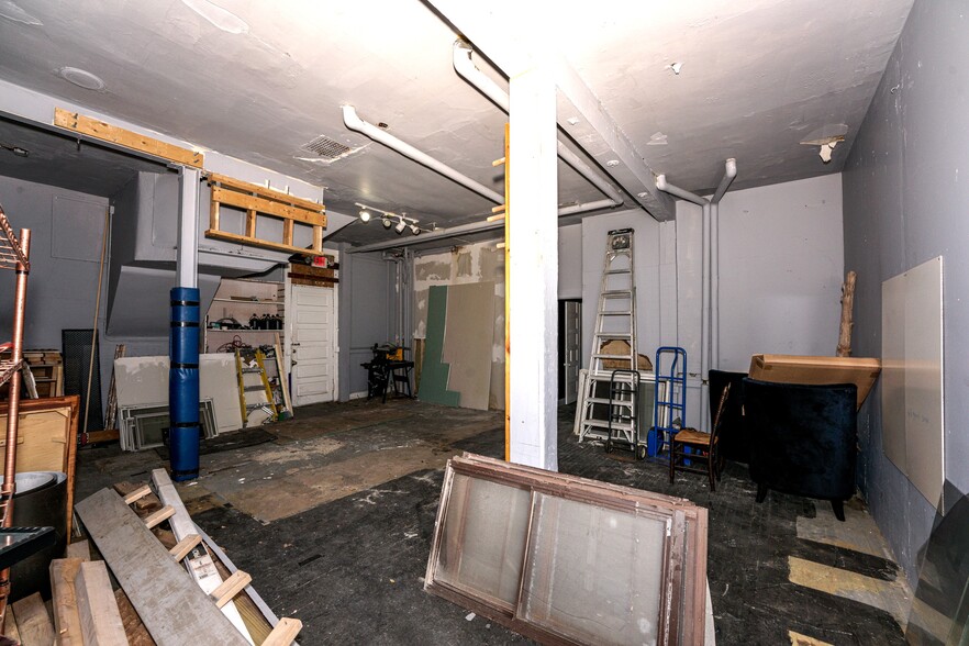 More Photos Of 2670-2678 N Holton St, Milwaukee Storefront Retail Residential For Sale