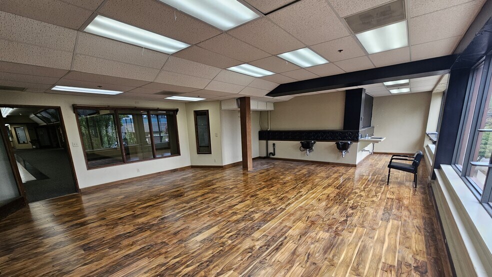 More Photos Of 1339 Commerce Ave, Longview Storefront Retail Office For Lease