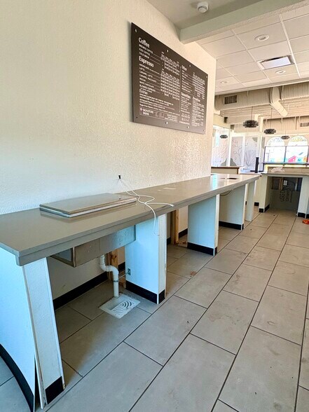 More Photos Of 3501 Central Ave N, Saint Petersburg Freestanding For Lease