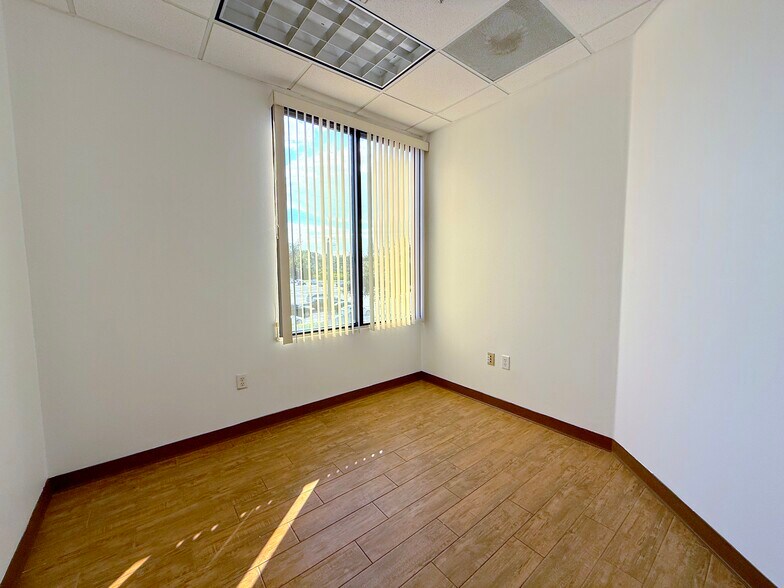 More Photos Of 6735 Conroy Windermere Rd, Orlando Medical For Sale