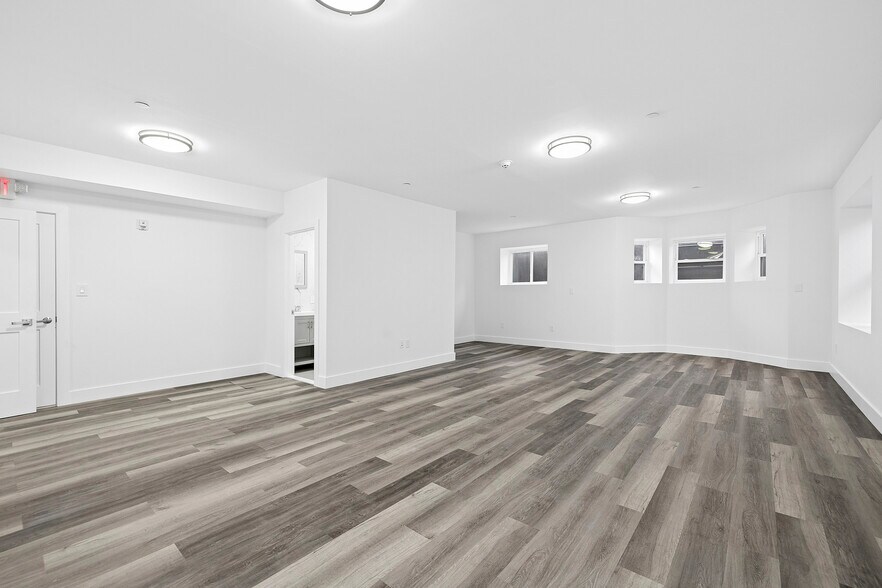 More Photos Of 533 Greenwich St, Hempstead Apartments For Sale