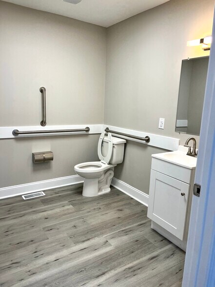 More Photos Of 108 Justice Heights St, Apex Medical For Lease