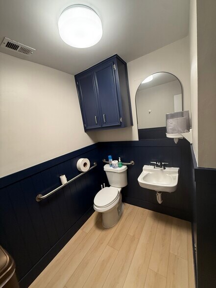 More Photos Of 1011 Meredith Dr, Austin Medical For Sale