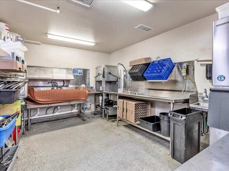 More Photos Of 121 E 2nd Ave, Niwot Restaurant For Sale