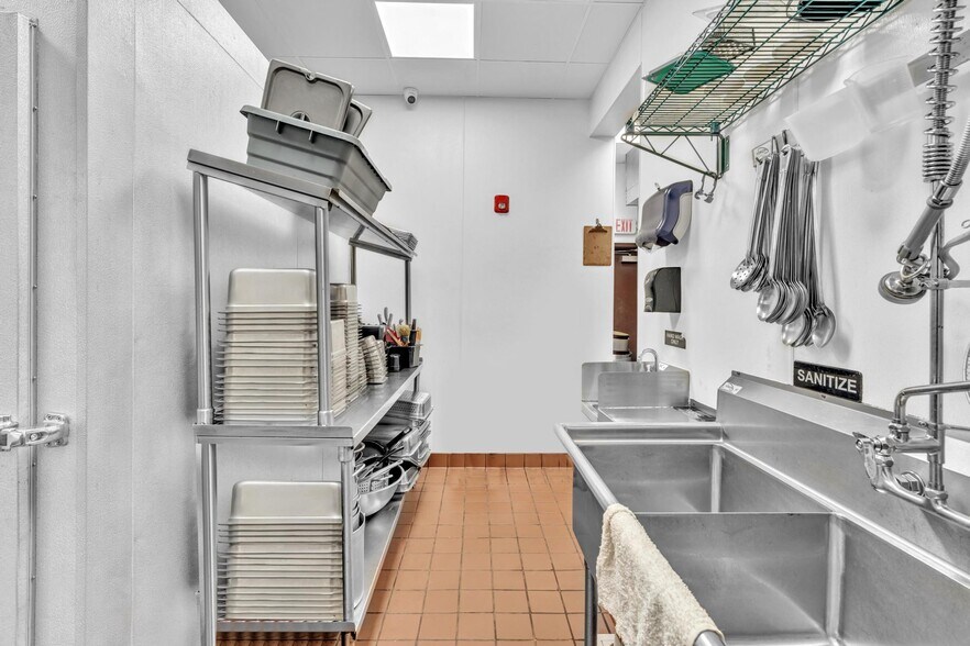 More Photos Of 2010 NW 6th St, Fort Lauderdale Fast Food For Lease