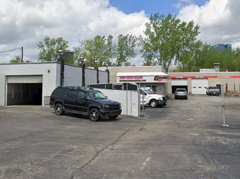 More Photos Of 325 1st St, Toledo Office For Sale