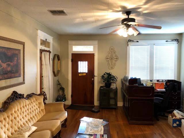 More Photos Of 163 W Bridge St, New Braunfels Office For Lease