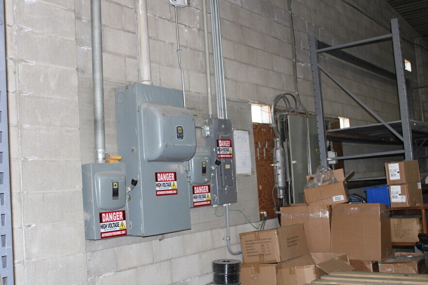 More Photos Of 120 9th St SW, Clarion Flex For Sale