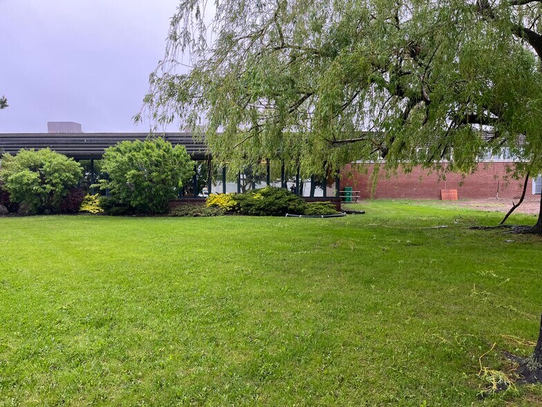 More Photos Of 913 Brock Rd, Pickering Warehouse For Lease