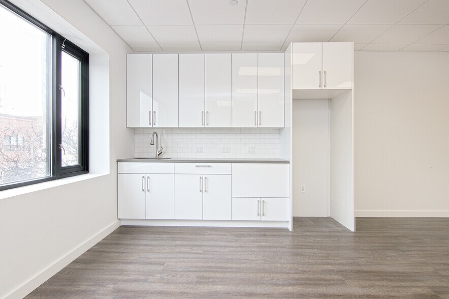 More Photos Of 1831 42nd St, Astoria Light Distribution For Lease