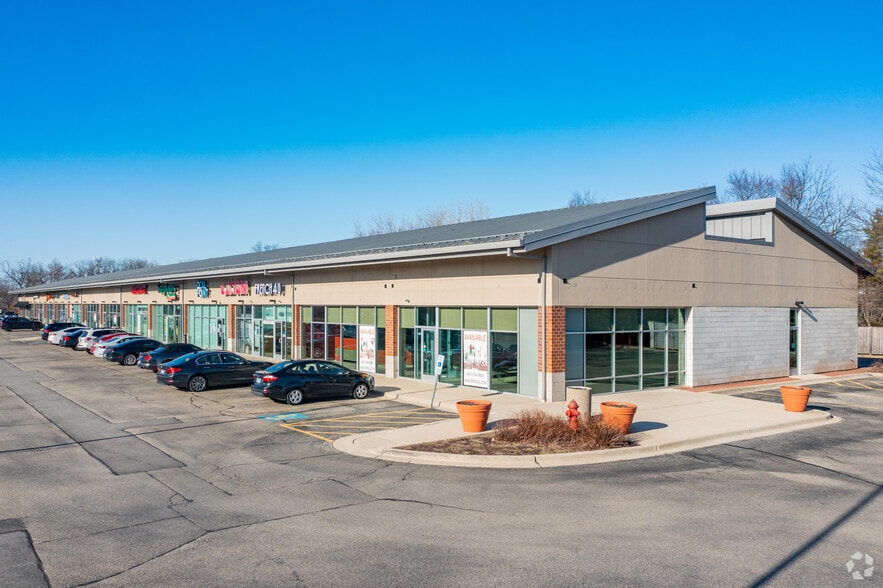 More Photos Of 2001-2055 Milwaukee Ave, Riverwoods Unknown For Lease