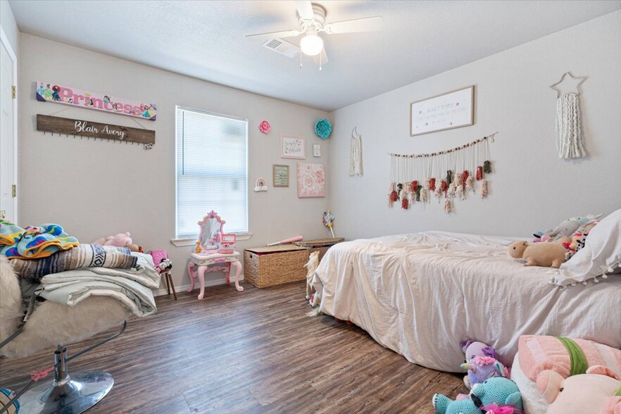 More Photos Of 19070 191st Ave, Spiro Apartments For Sale