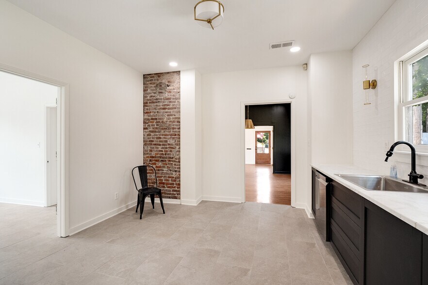 More Photos Of 574 S Cooper St, Memphis Office For Lease