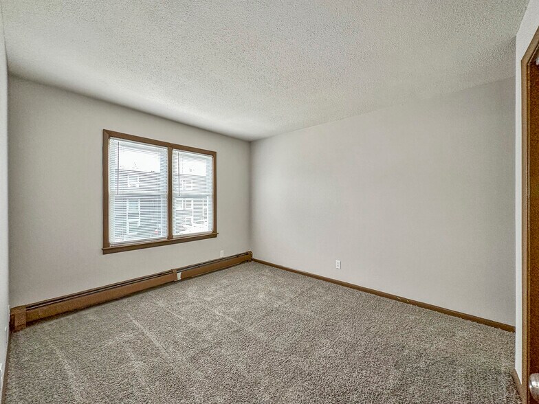 More Photos Of 2519 Clarkson Ave, Des Moines Apartments For Sale