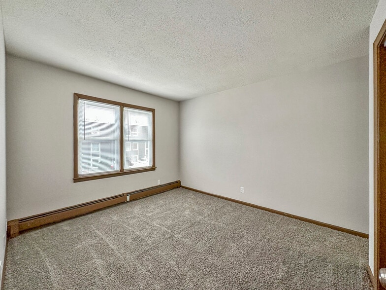 More Photos Of 2519 Clarkson Ave, Des Moines Apartments For Sale
