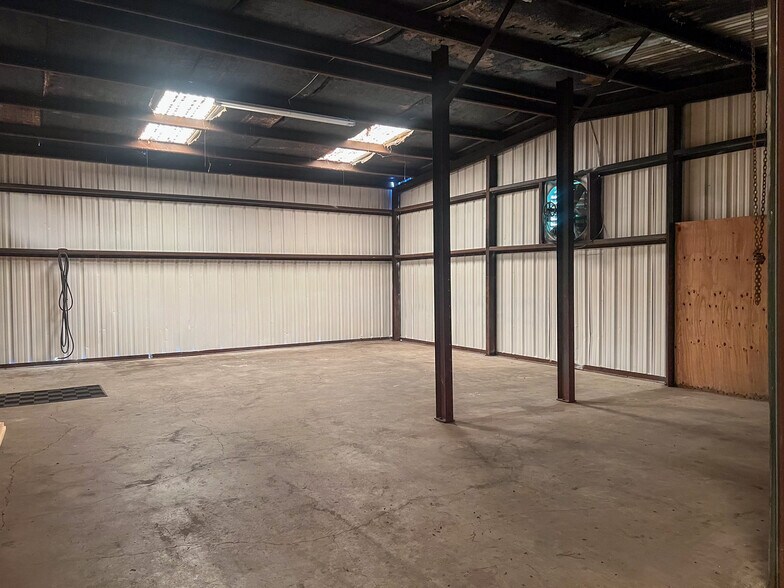 More Photos Of 17246 MS-26, Lucedale Flex For Lease