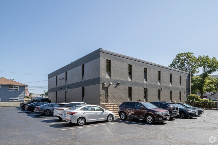 More Photos Of 67 Jefferson Blvd, Warwick Office For Lease