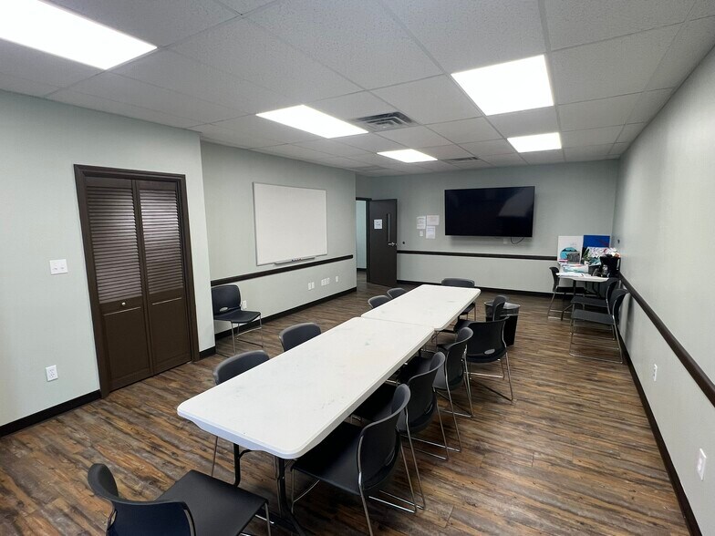 More Photos Of 3621 N Everbrook Ln, Muncie Office For Sale