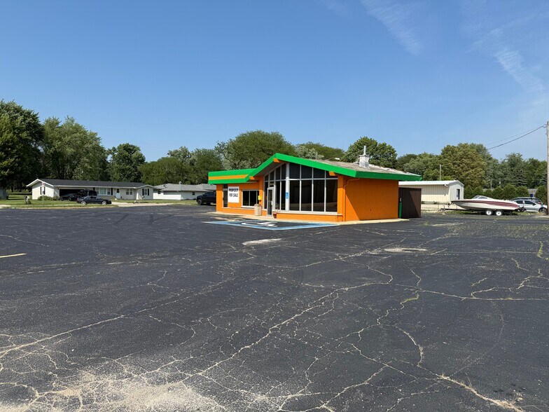 More Photos Of 901 S 7th St, Rochelle Storefront Retail Office For Sale