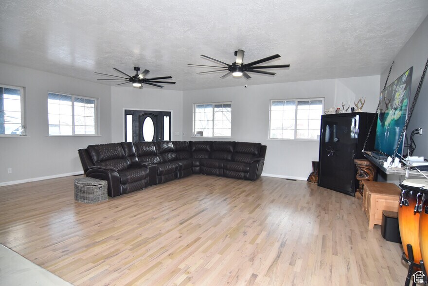 More Photos Of 555 W 300 S, Salem Office For Sale