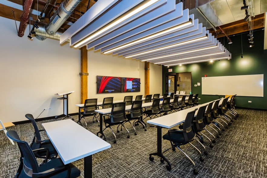 More Photos Of 2100 S Morgan St, Chicago Office For Lease