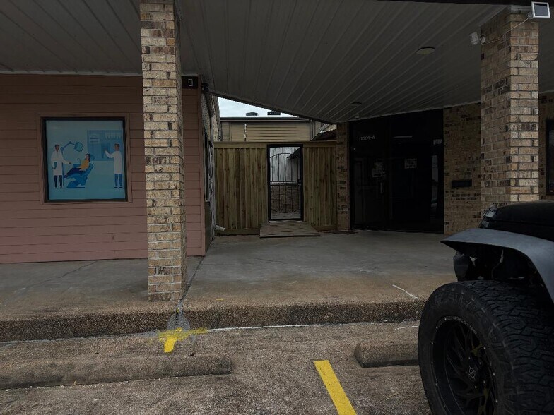 More Photos Of 11001 Fondren Rd, Houston Freestanding For Lease