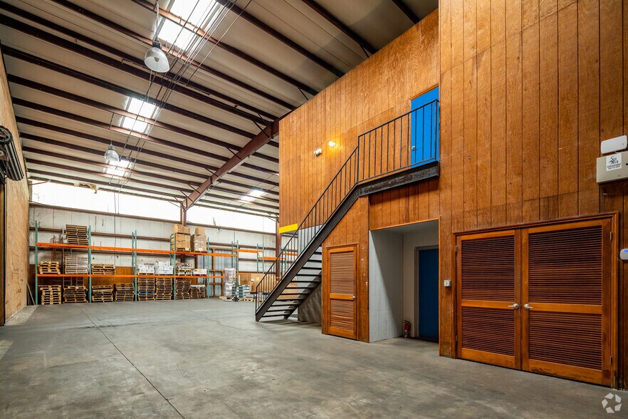 More Photos Of 7004 E Broadway Ave, Tampa Warehouse For Lease