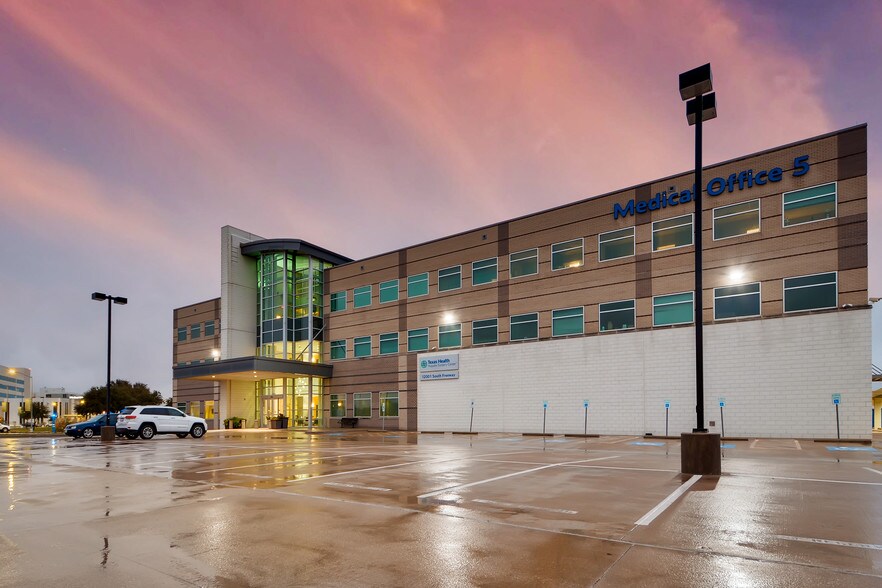 More Photos Of 12001 South Fwy, Burleson Medical For Lease