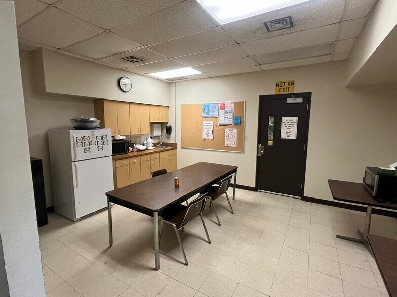 More Photos Of 2401 Chicago St, Valparaiso Telecom Hotel Data Hosting For Lease