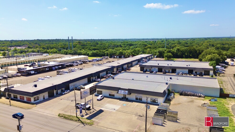 More Photos Of 2800 W Division St, Arlington Distribution For Lease