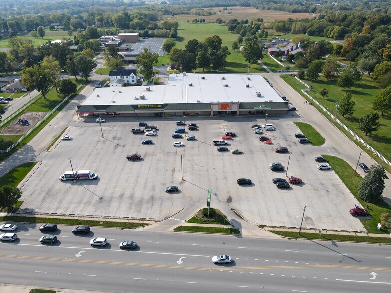More Photos Of 185 N Kennedy Dr, Bradley Storefront For Lease