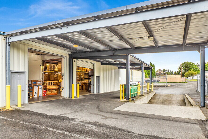 More Photos Of 2222 Queen St, Bellingham Warehouse For Lease