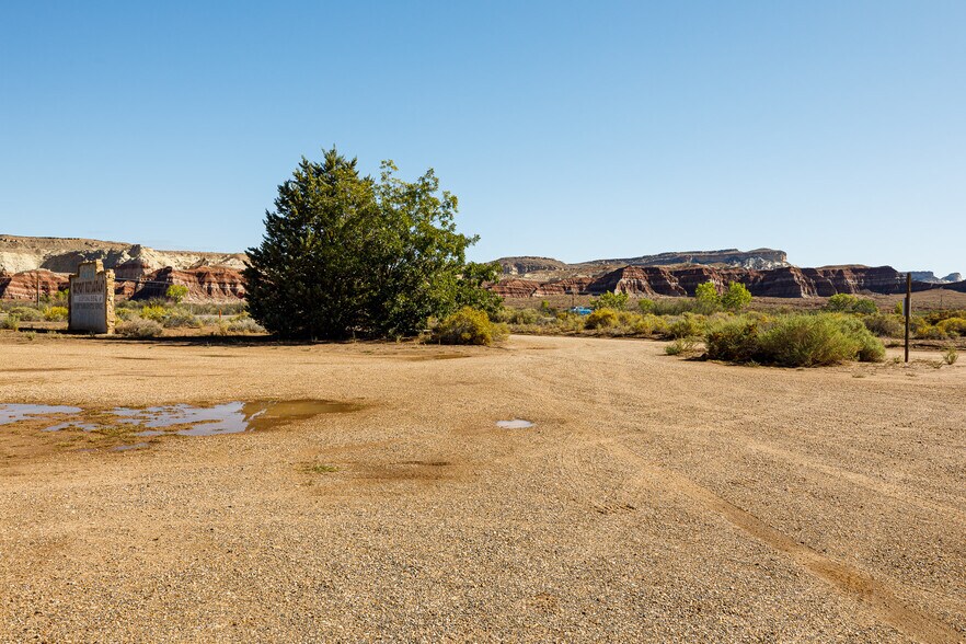 More Photos Of 2040 Long Rd Cyn, Kanab Freestanding For Sale