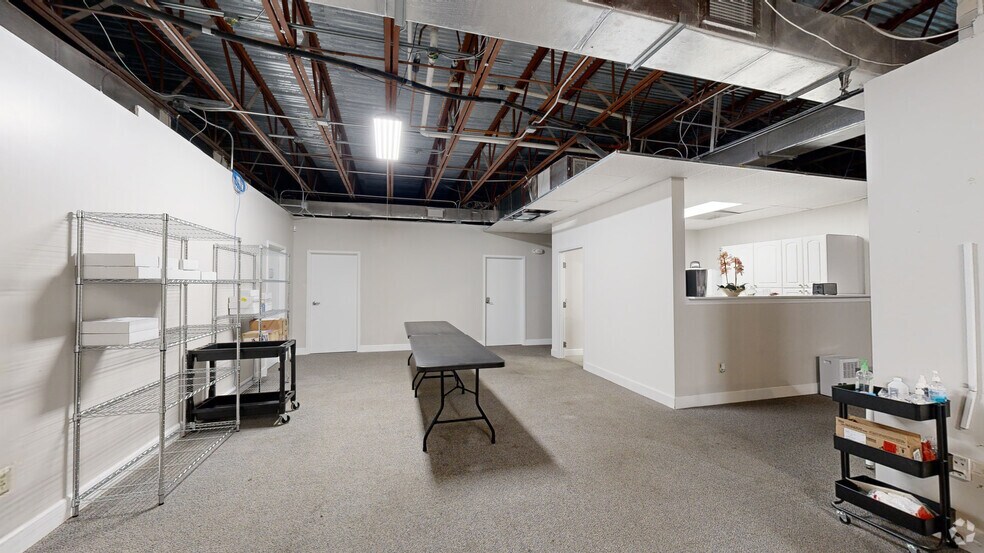 More Photos Of 5215 W Laurel St, Tampa Office For Sale