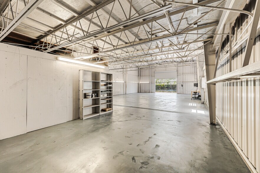 More Photos Of 1911 Dana Dr, Fort Myers Warehouse For Sale