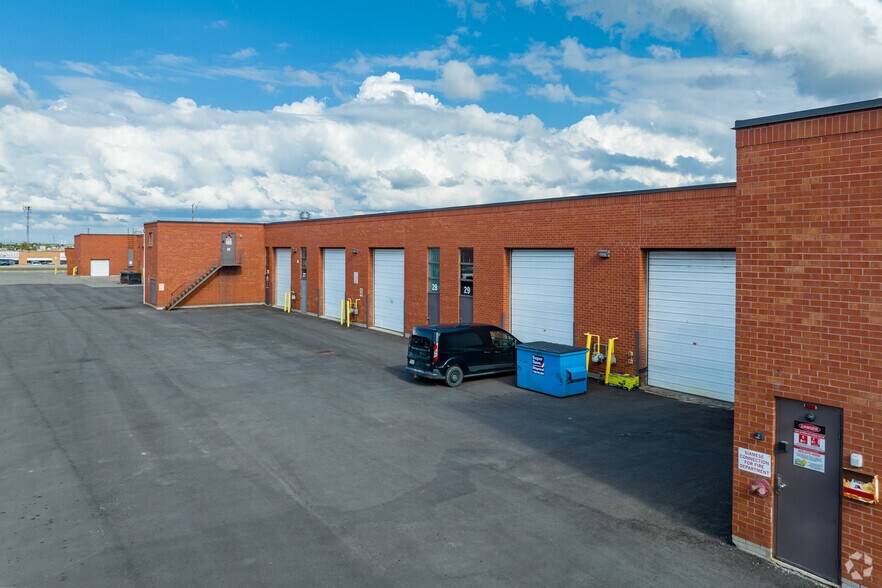 More Photos Of 170 Wilkinson Rd, Brampton Warehouse For Lease