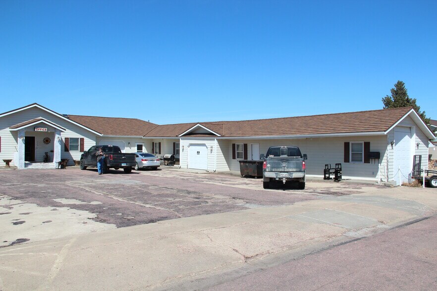 More Photos Of 115 N River St, Chamberlain Hotel For Sale