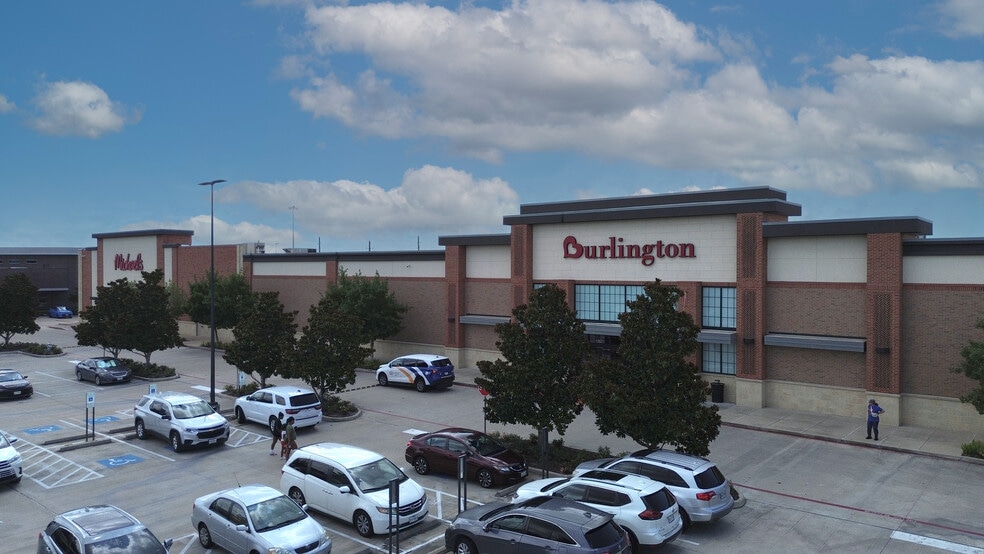 More Photos Of 13517 University Blvd, Sugar Land Unknown For Lease