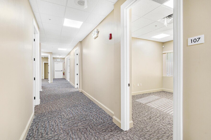 More Photos Of 1904 Thomas Ave, Leesburg Office For Sale