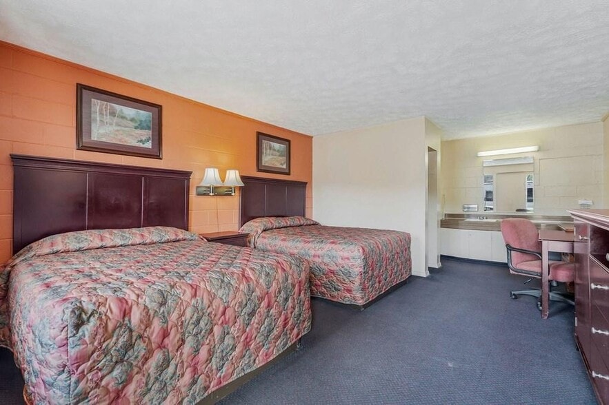 More Photos Of 1646 E Spring St, Cookeville Hotel For Sale