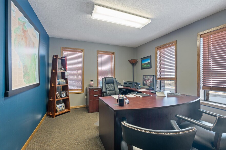 More Photos Of 1810 Crestview Dr, Hudson Office For Sale