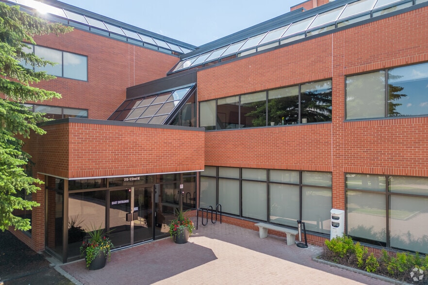 More Photos Of 3115 12th St NE, Calgary Office For Sale